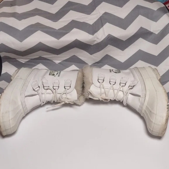 White winter and rain boots - Picture 4 of 4